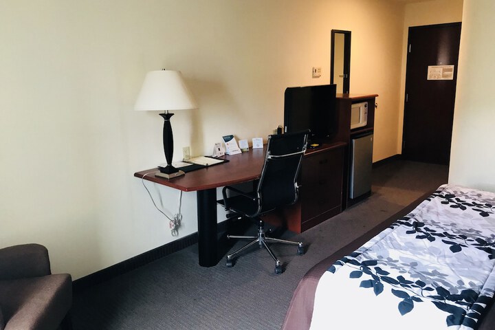 Room 19 of 77