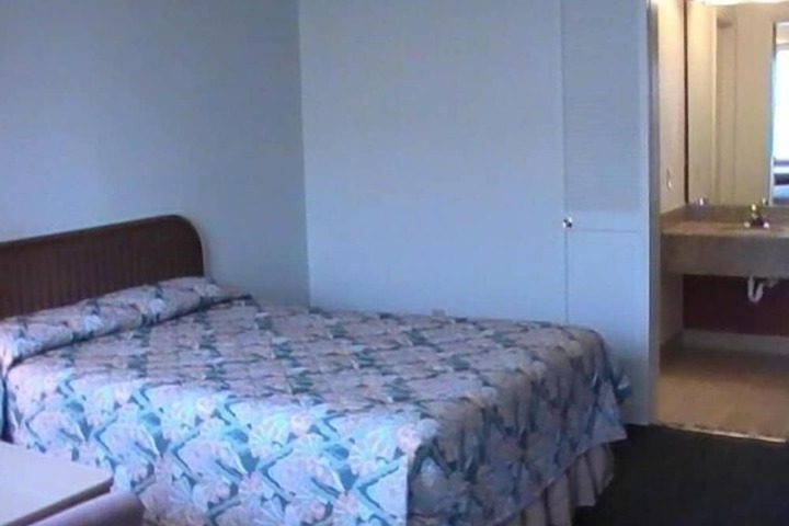 Room 17 of 19
