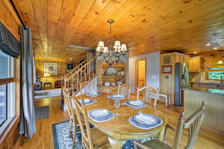 Jacksonville Cabin w / Wraparound Deck & Views