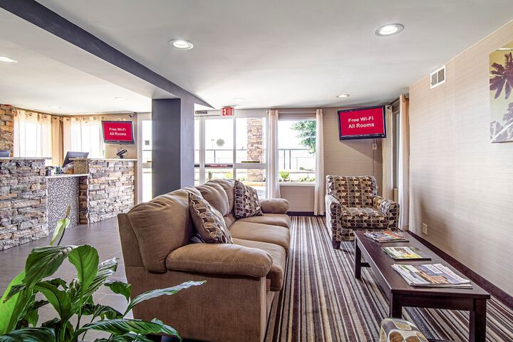 Red Roof Inn & Suites Greenwood SC