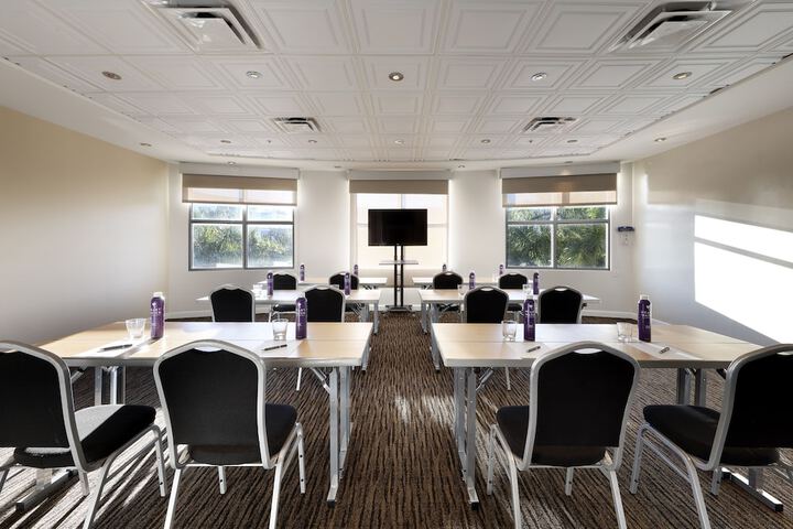 Business Center 170 of 184