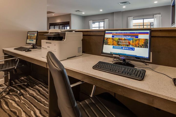 Business Center 27 of 27