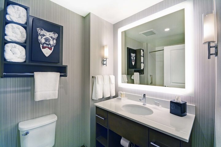 Room 10 of 42