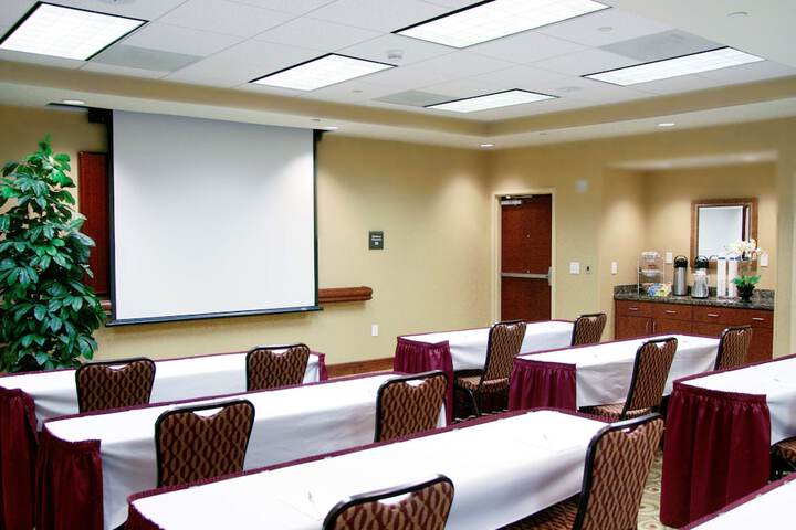 Hampton Inn & Suites Fredericksburg-at Celebrate Virginia
