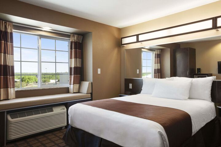 Microtel Inn & Suites by Wyndham Pleasanton