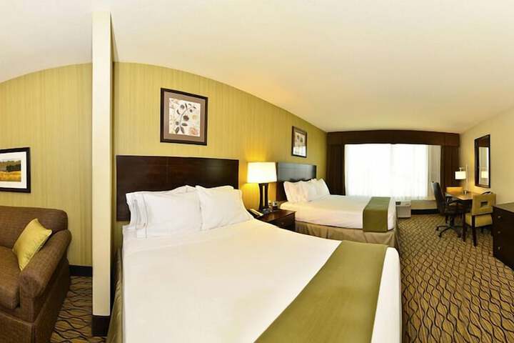 Holiday Inn Express and Suites Williston by IHG