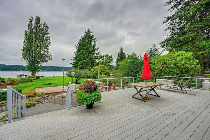 Waterfront Kingston Getaway: Beach Access On-site!