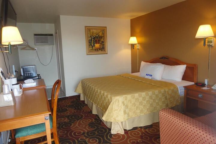 Room 13 of 20