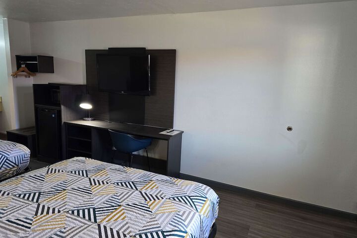 Room 10 of 25