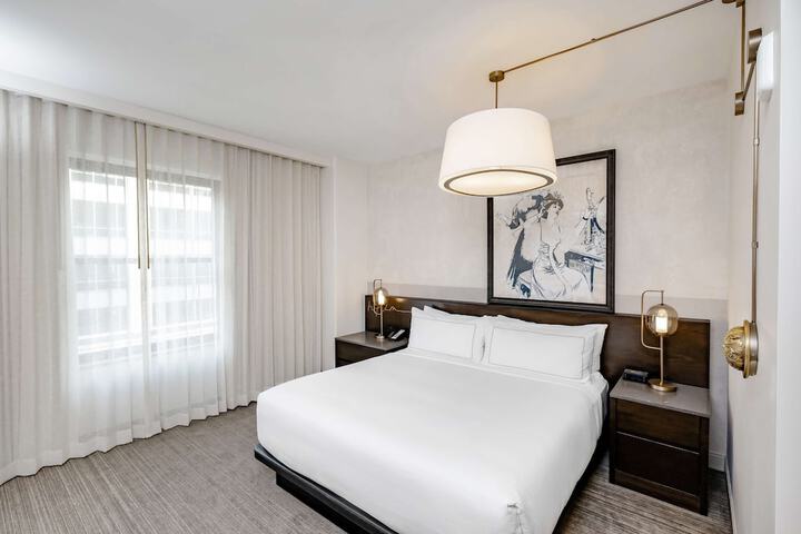 Hotel Fort Des Moines Curio Collection by Hilton