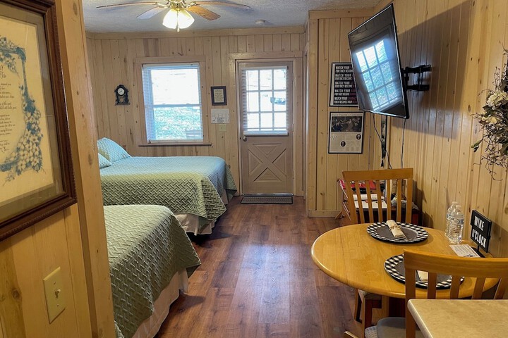 Mountain Aire Cottages Inn & Glamping