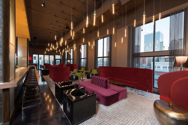 Lounge 65 of 80