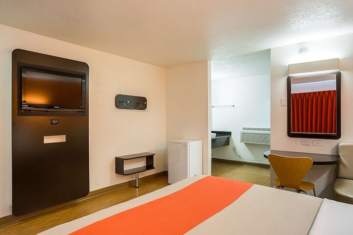 Room 17 of 27