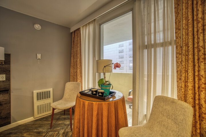 Room 22 of 143