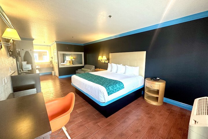 Room 51 of 62