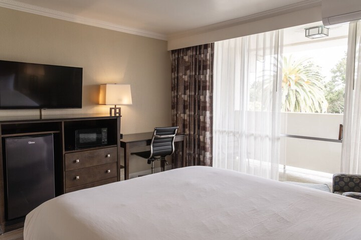 Travelodge by Wyndham Monterey Bay