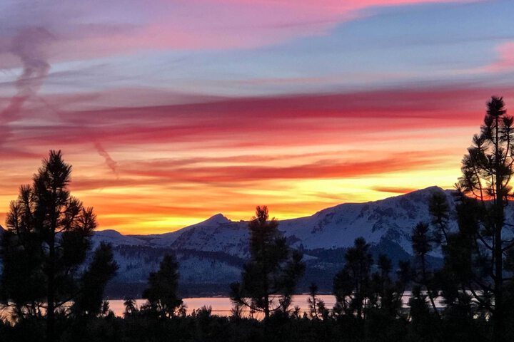 2 Mi to Heavenly Mountain: Tahoe Retreat w / Views