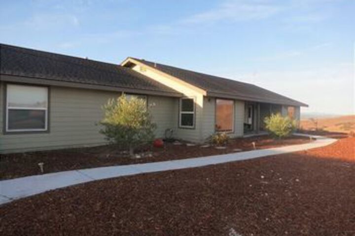 Top of The Hill 4 Br Home by RedAwning