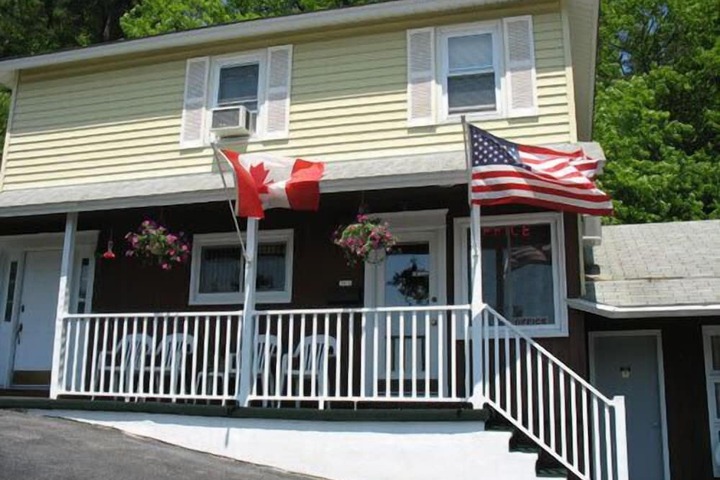 Pinebrook Motel