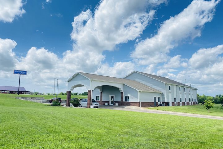 Herington Inn & Suites