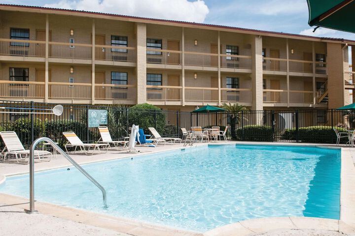Pool 2 of 33