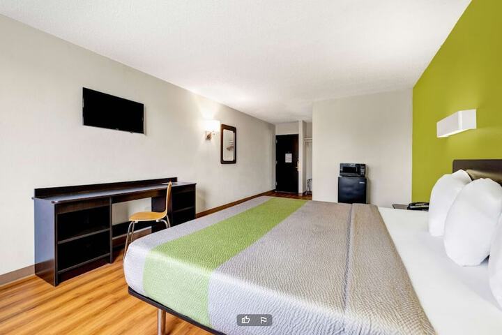 Room 10 of 19