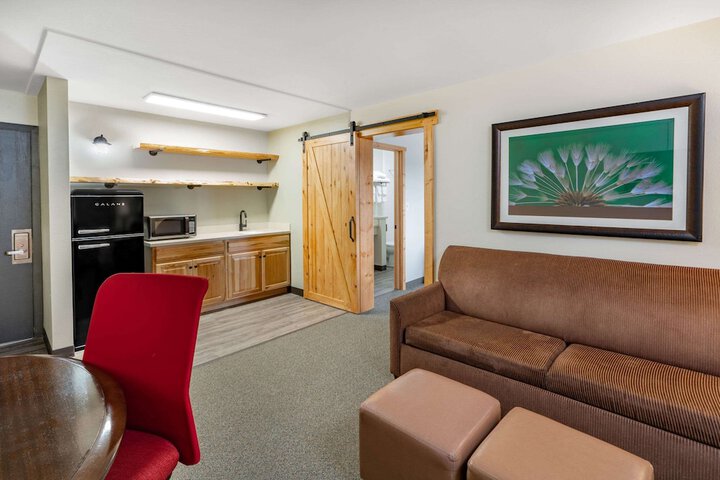 Travelodge by Wyndham Lovell / Bighorns