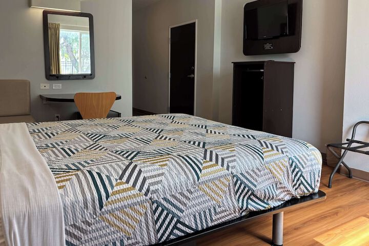 Room 8 of 15