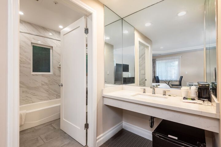 Room 14 of 21