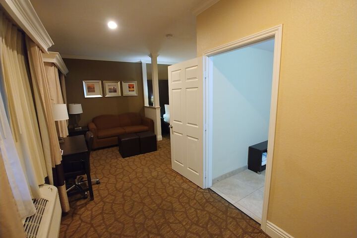 Room 20 of 38