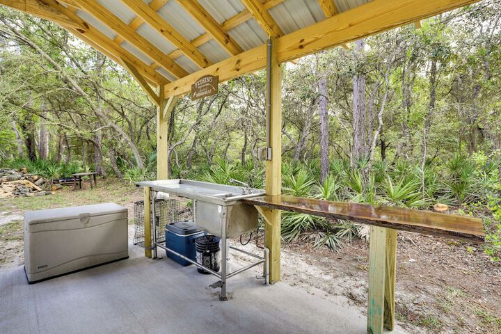 Charming Perry Home 2 Mi to the Gulf!