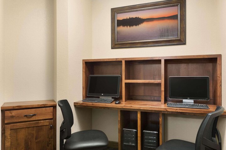 Business Center 10 of 10