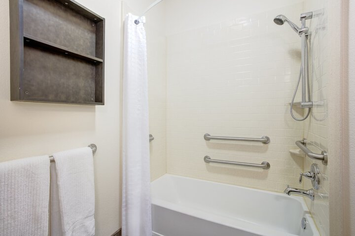 Candlewood Suites Cut Off by IHG