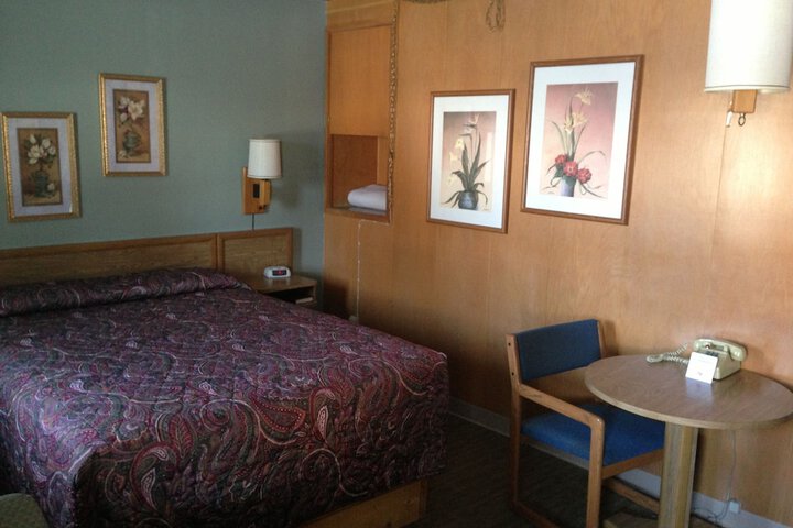 Room 27 of 34