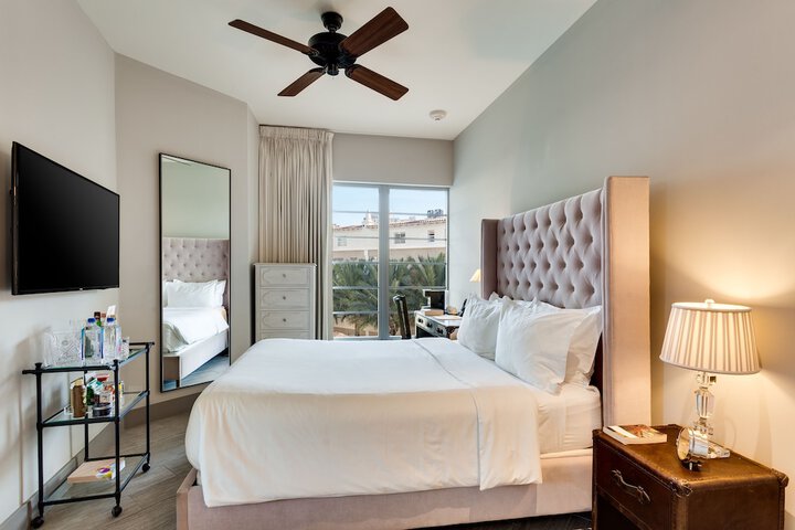 Room 72 of 104