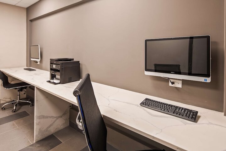 Business Center 21 of 21