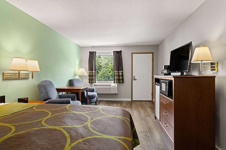 Room 17 of 40