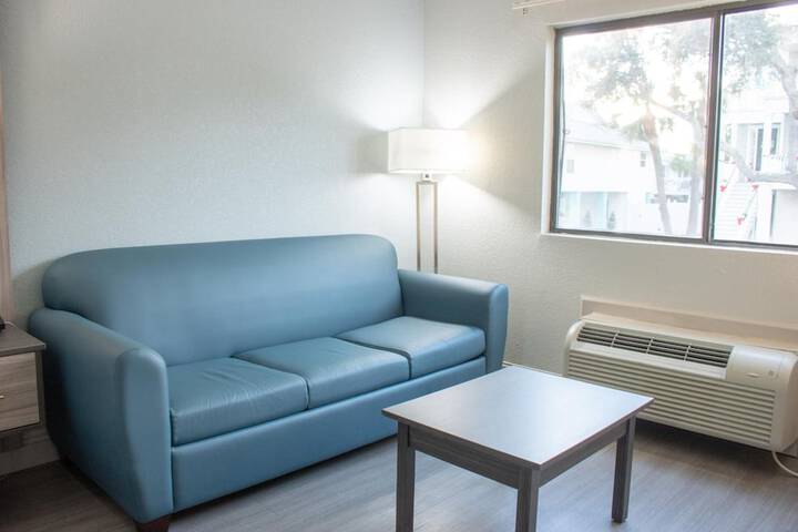 Room 28 of 35