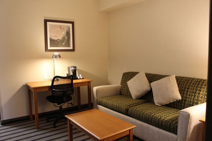 Room 25 of 37