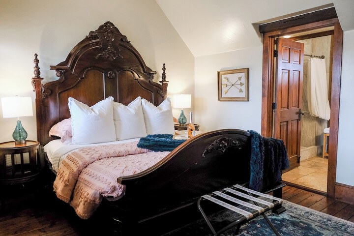 The Winchester Lodge