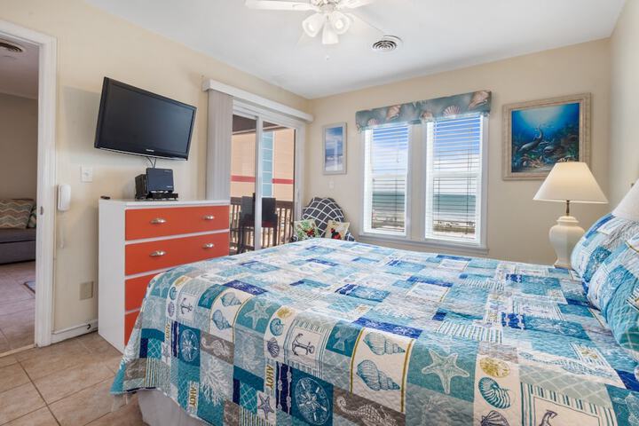 Room 11 of 28