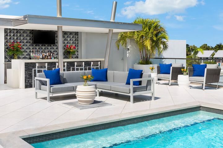 H2O Suites - Adults Only