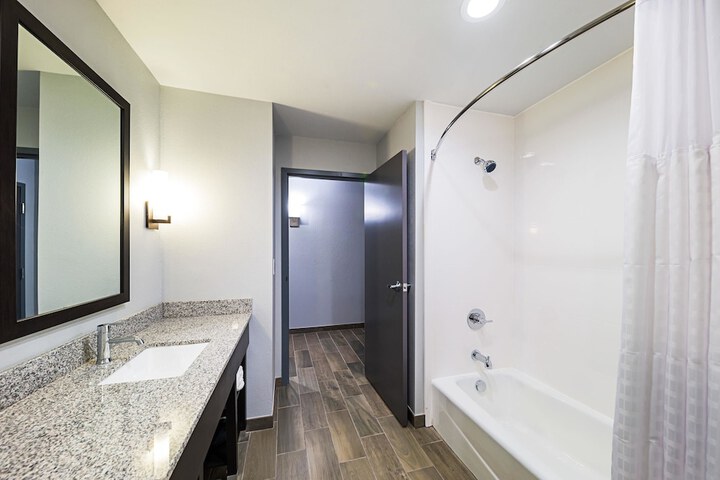 Room 21 of 48
