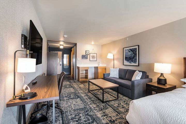 Room 33 of 48