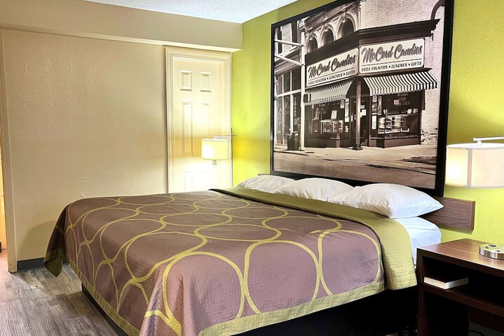 Super 8 by Wyndham Lafayette / Purdue Area