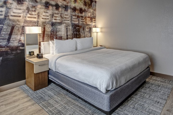 Room 32 of 50