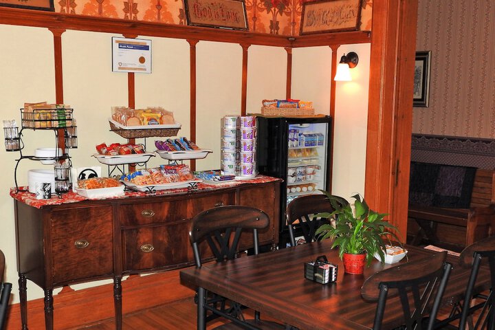 Champaign Garden Inn