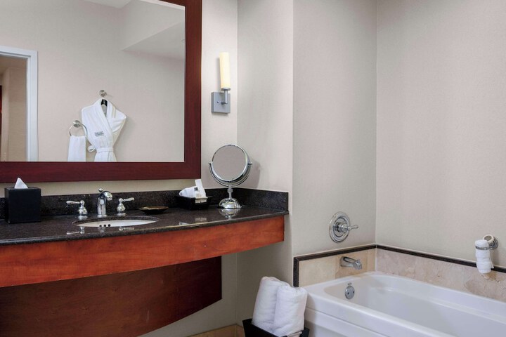 Trump International Beach Resort