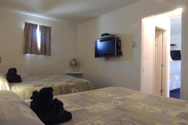 100 Mile Motel & RV Park