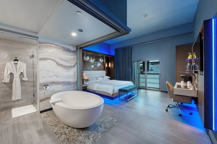 Shade Hotel